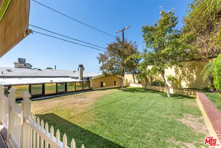 1018 N Sunset Canyon Drive, Burbank, California 91504