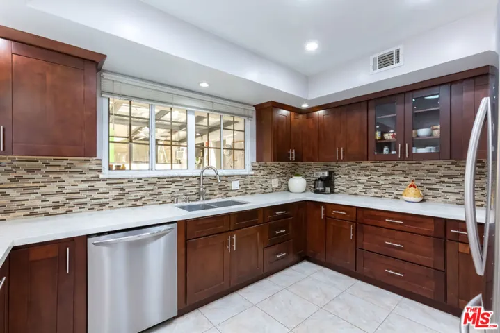1018 N Sunset Canyon Drive, Burbank, California 91504