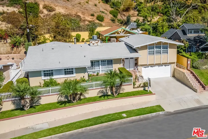 1018 N Sunset Canyon Drive, Burbank, California 91504