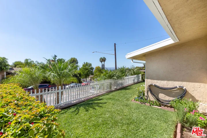 1018 N Sunset Canyon Drive, Burbank, California 91504