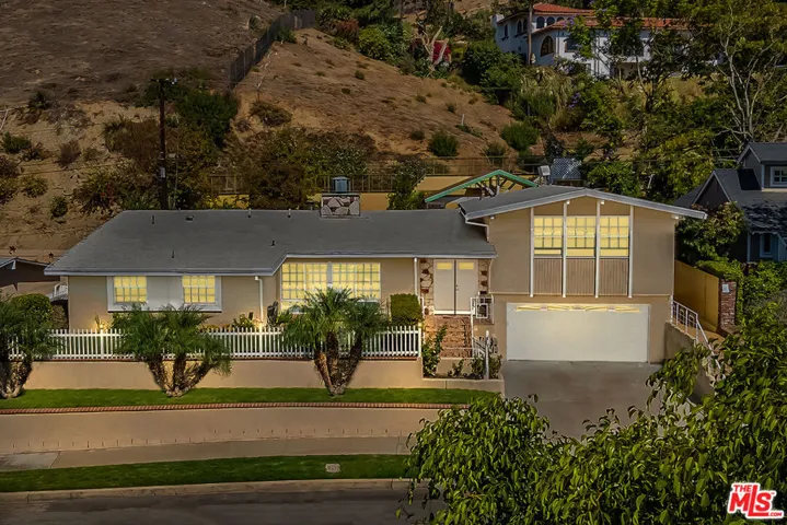 1018 N Sunset Canyon Drive, Burbank, California 91504
