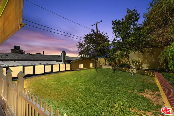 1018 N Sunset Canyon Drive, Burbank, California 91504