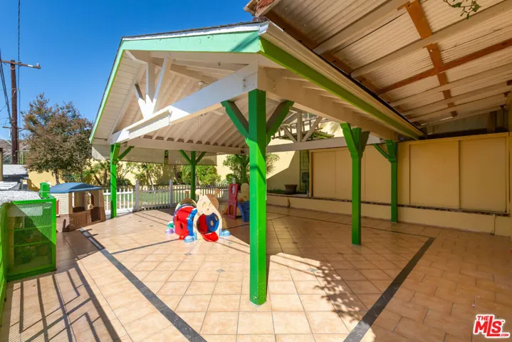 1018 N Sunset Canyon Drive, Burbank, California 91504