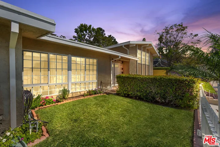 1018 N Sunset Canyon Drive, Burbank, California 91504