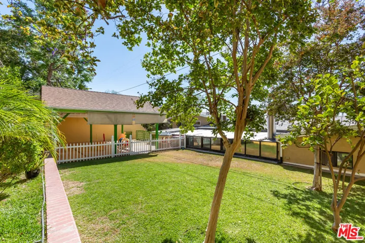1018 N Sunset Canyon Drive, Burbank, California 91504