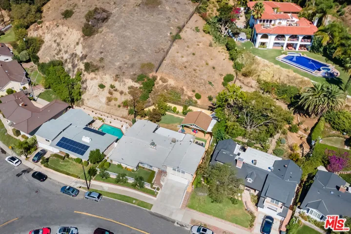 1018 N Sunset Canyon Drive, Burbank, California 91504