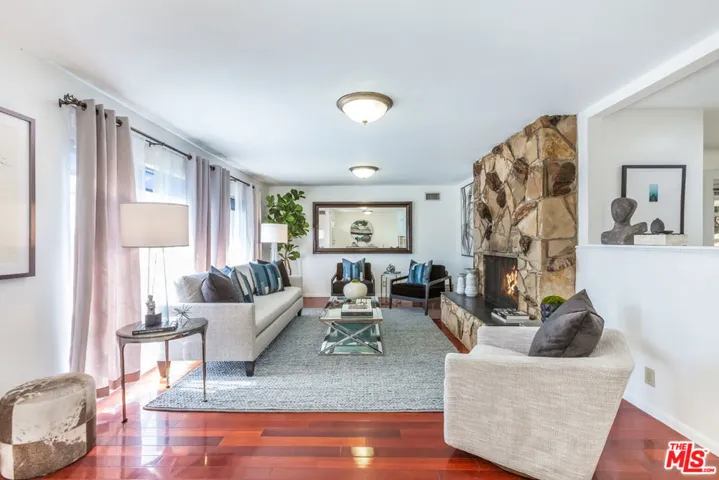 1018 N Sunset Canyon Drive, Burbank, California 91504