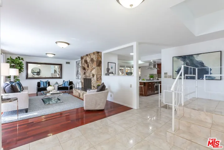 1018 N Sunset Canyon Drive, Burbank, California 91504