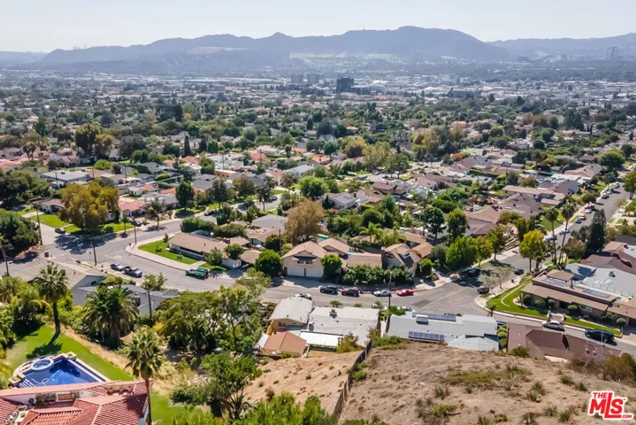 1018 N Sunset Canyon Drive, Burbank, California 91504