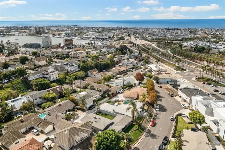 326 Holmwood Drive, Newport Beach, California 92663