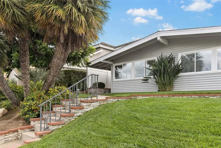 326 Holmwood Drive, Newport Beach, California 92663