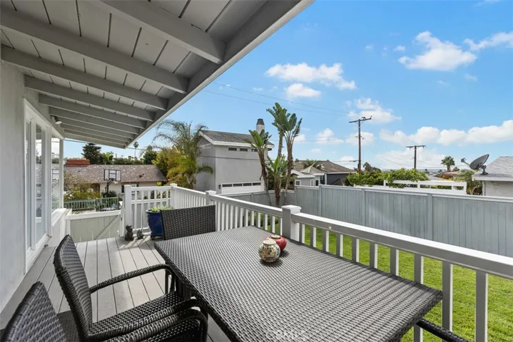 326 Holmwood Drive, Newport Beach, California 92663