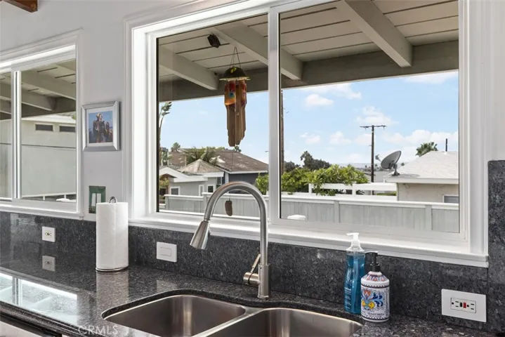 326 Holmwood Drive, Newport Beach, California 92663