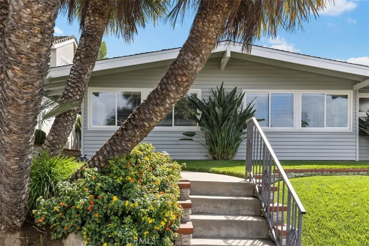 326 Holmwood Drive, Newport Beach, California 92663