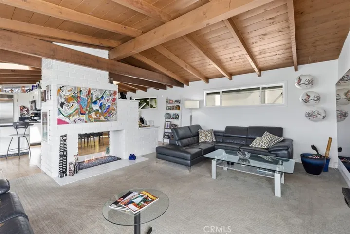 326 Holmwood Drive, Newport Beach, California 92663