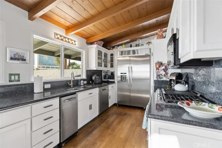 326 Holmwood Drive, Newport Beach, California 92663