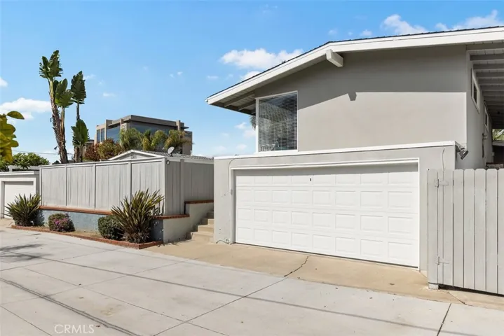 326 Holmwood Drive, Newport Beach, California 92663