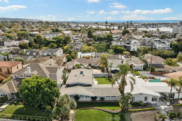 326 Holmwood Drive, Newport Beach, California 92663