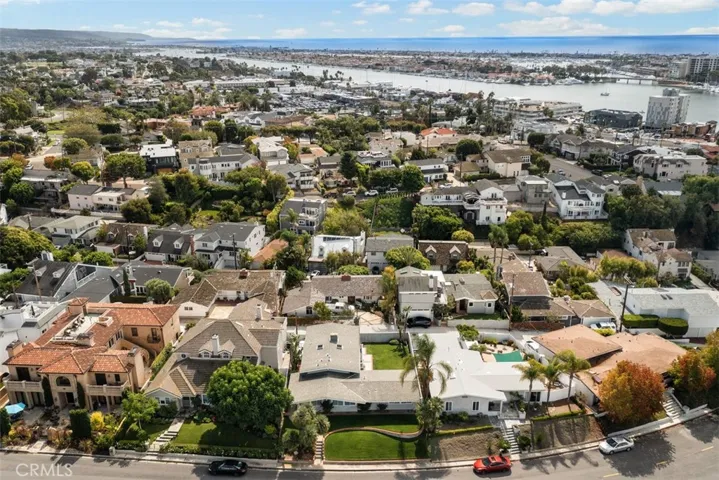326 Holmwood Drive, Newport Beach, California 92663