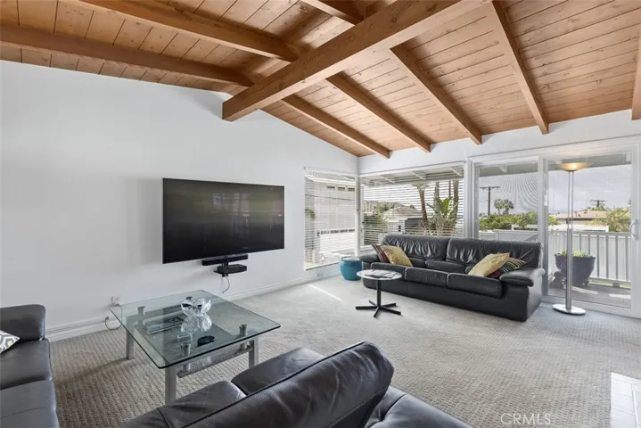 326 Holmwood Drive, Newport Beach, California 92663