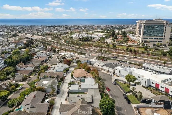 326 Holmwood Drive, Newport Beach, California 92663