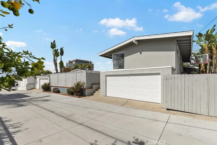 326 Holmwood Drive, Newport Beach, California 92663