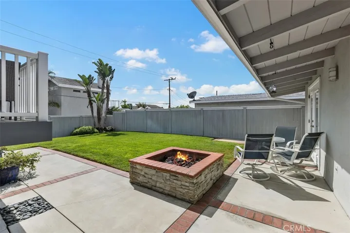 326 Holmwood Drive, Newport Beach, California 92663