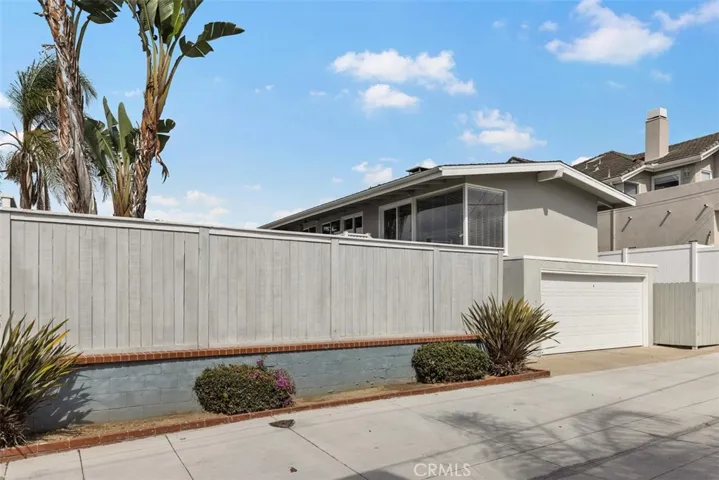 326 Holmwood Drive, Newport Beach, California 92663
