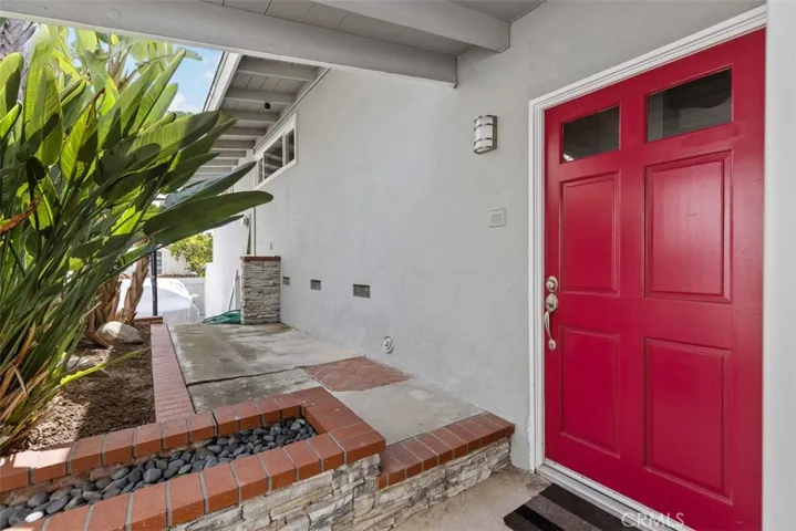 326 Holmwood Drive, Newport Beach, California 92663