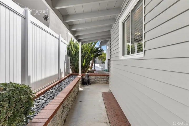 326 Holmwood Drive, Newport Beach, California 92663