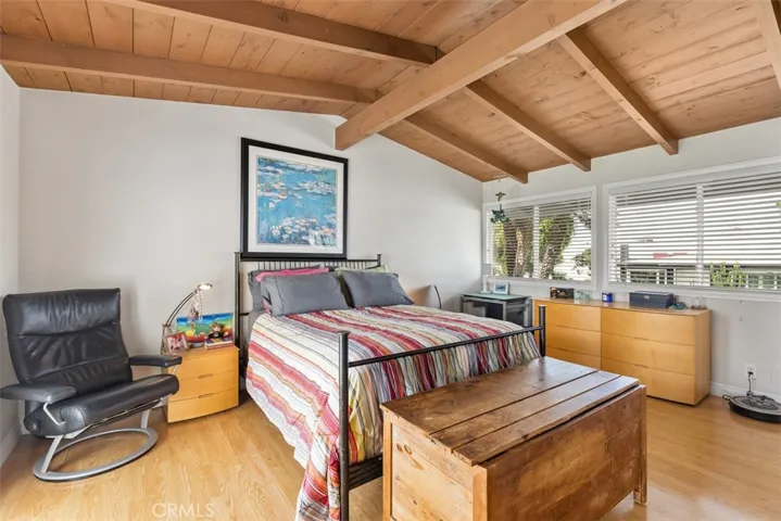 326 Holmwood Drive, Newport Beach, California 92663