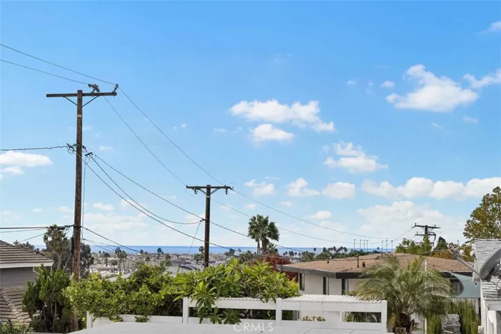 326 Holmwood Drive, Newport Beach, California 92663