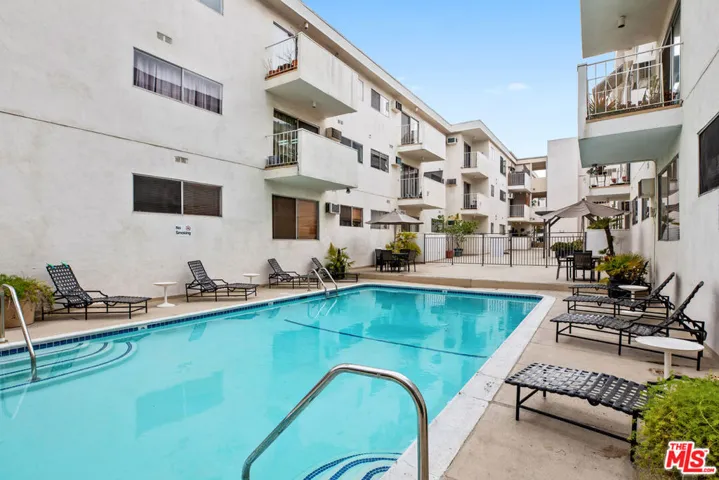 960 Larrabee Street 214, West Hollywood, California 90069