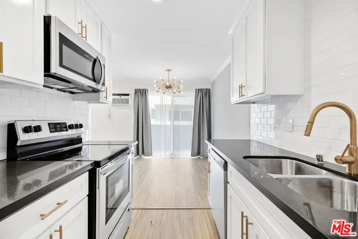 960 Larrabee Street 214, West Hollywood, California 90069