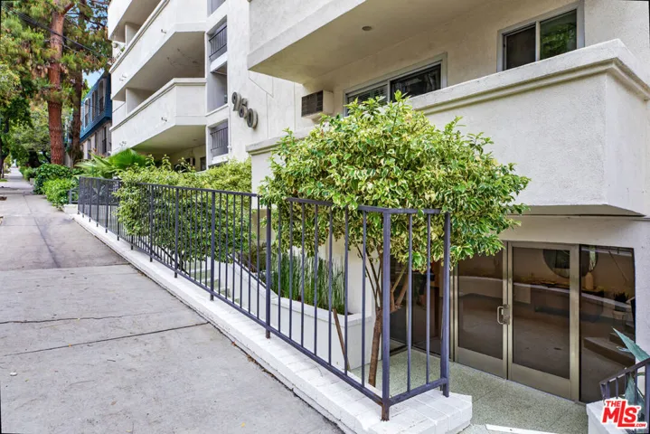 960 Larrabee Street 214, West Hollywood, California 90069