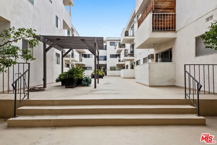 960 Larrabee Street 214, West Hollywood, California 90069