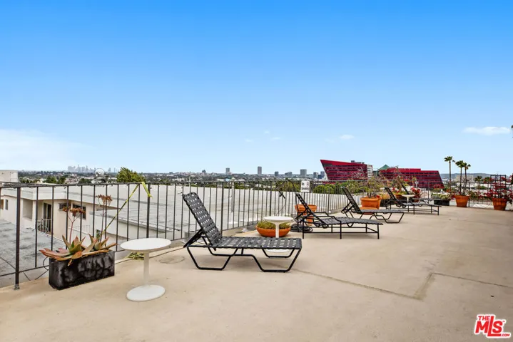 960 Larrabee Street 214, West Hollywood, California 90069