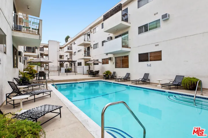 960 Larrabee Street 214, West Hollywood, California 90069
