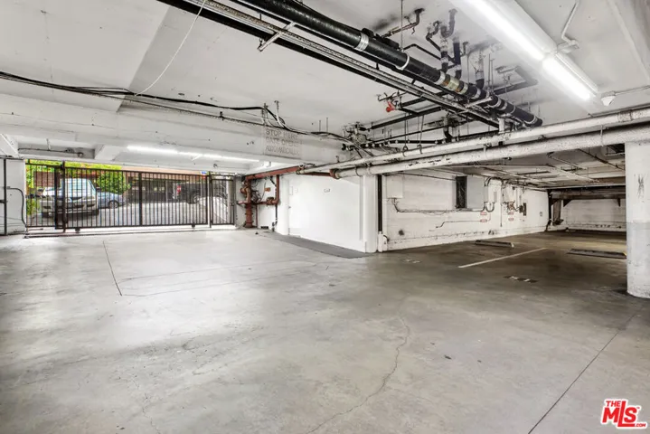 960 Larrabee Street 214, West Hollywood, California 90069