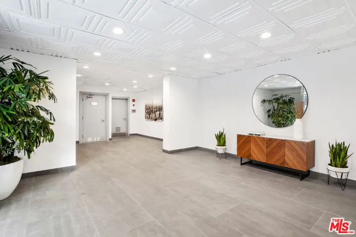 960 Larrabee Street 214, West Hollywood, California 90069