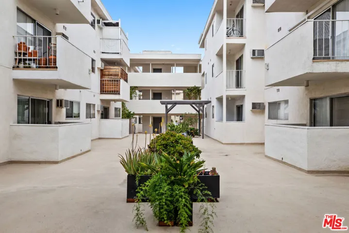 960 Larrabee Street 214, West Hollywood, California 90069