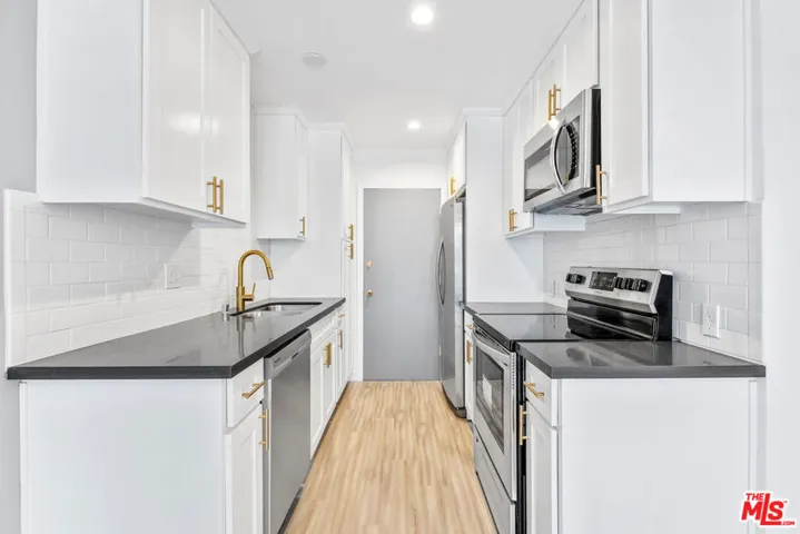 960 Larrabee Street 214, West Hollywood, California 90069