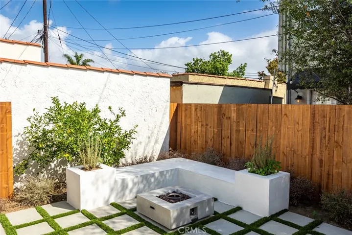 304 Eliot Lane, Long Beach, California 90814