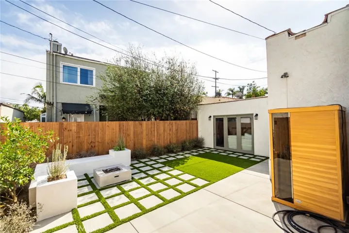 304 Eliot Lane, Long Beach, California 90814