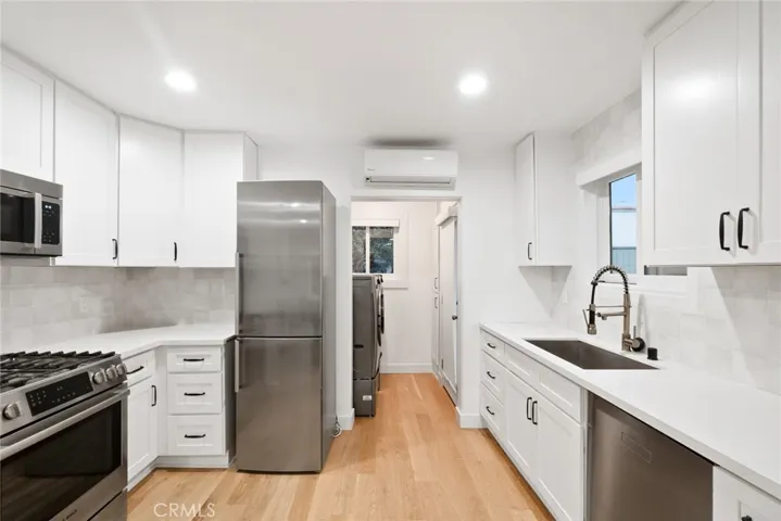 304 Eliot Lane, Long Beach, California 90814