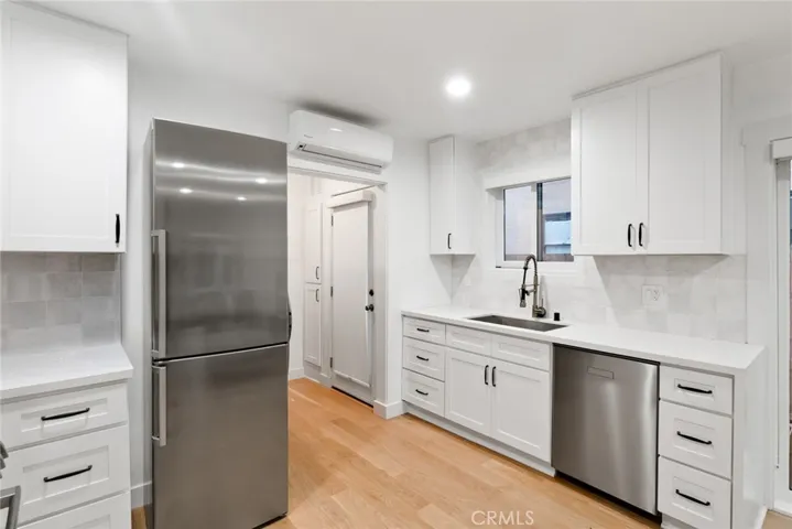 304 Eliot Lane, Long Beach, California 90814