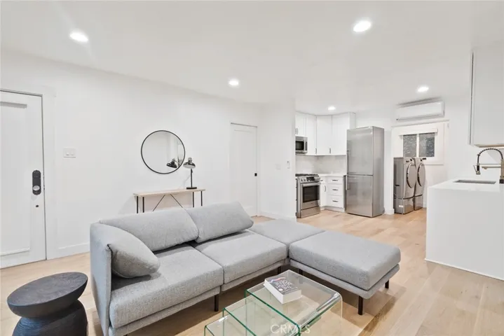 304 Eliot Lane, Long Beach, California 90814