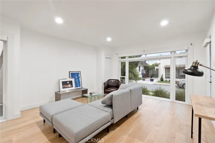 304 Eliot Lane, Long Beach, California 90814