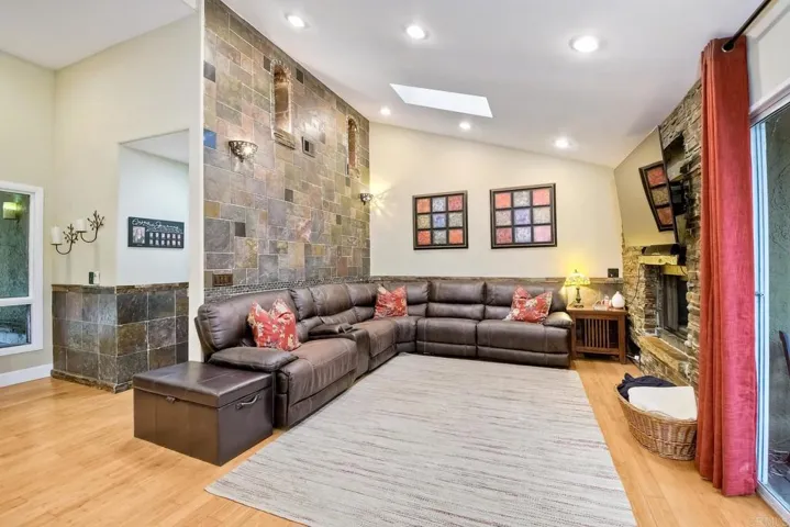851 Mimosa Ave, Vista, California 92081