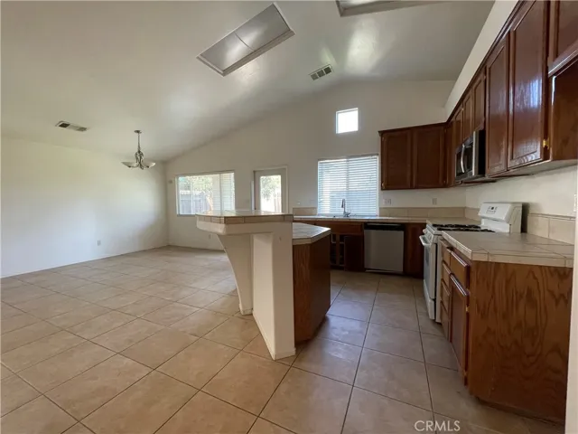 10204 Pyramid Peak Drive, Bakersfield, California 93311